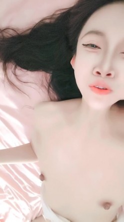 【很可爱呢】乖巧学妹 穿着骚骚的内衣诱惑狼友 各种体位爆草蹂躏 截图10