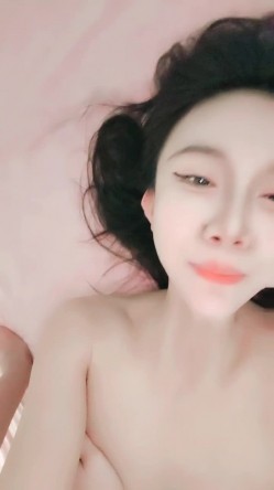 【很可爱呢】乖巧学妹 穿着骚骚的内衣诱惑狼友 各种体位爆草蹂躏 截图11