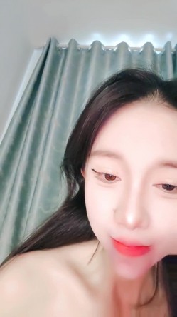 【很可爱呢】乖巧学妹 穿着骚骚的内衣诱惑狼友 各种体位爆草蹂躏 截图13
