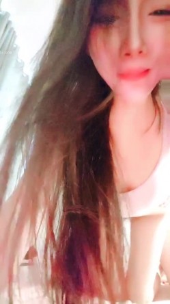 【很可爱呢】乖巧学妹 穿着骚骚的内衣诱惑狼友 各种体位爆草蹂躏 截图14