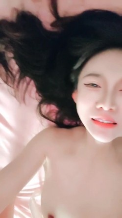 【很可爱呢】乖巧学妹 穿着骚骚的内衣诱惑狼友 各种体位爆草蹂躏 截图15