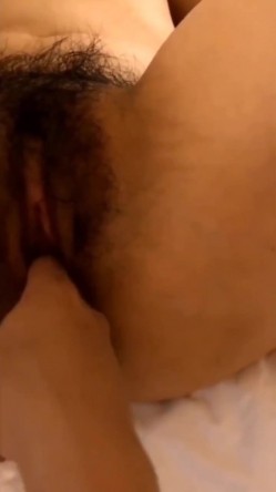 漂亮少妇 啊舒服死啦 老公好舒服 开房偷情被无套输出 逼毛浓密 表情超享受 截图7