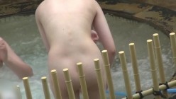 温泉偷拍少女光滑赤裸的胴体 截图7