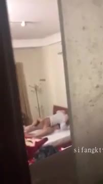 【猎奇稀缺 ️大开眼界】 门缝窗外偷拍 刺激偷拍情侣沉浸式啪啪 被偷拍都不知道 各式姿势操的好疯狂刺激 截图1
