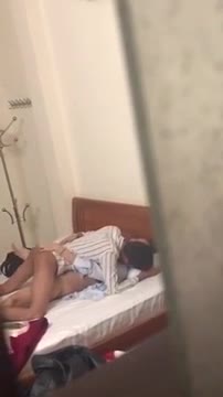 【猎奇稀缺 ️大开眼界】 门缝窗外偷拍 刺激偷拍情侣沉浸式啪啪 被偷拍都不知道 各式姿势操的好疯狂刺激 截图10