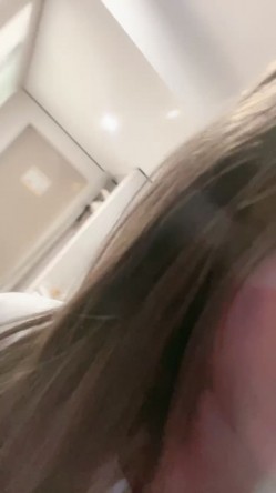 校花女神尤物，全程露脸上学时期的梦，性感的大奶子一只手握不住，听狼友指挥自慰骚穴直流淫水，呻吟可射 截图1