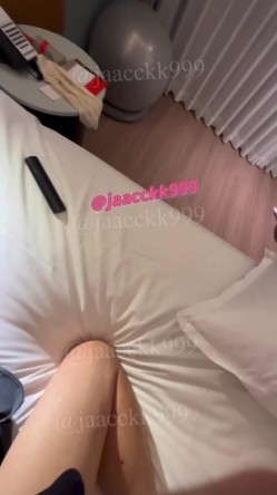 专约良家大神『jaacckk999』最新流出 ️实习教师 淘宝模特 高校女大学生 众多骚婊 羡慕大神的钞能力 夜夜做新郎 截图1