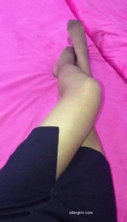 【真实空姐 ️稀缺航空】极品制服『空姐』反差婊私拍集 佳妮空姐多名女神接机啪啪 穿空姐制服做爱 截图1