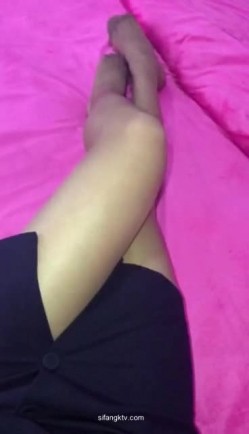 【真实空姐 ️稀缺航空】极品制服『空姐』反差婊私拍集 佳妮空姐多名女神接机啪啪 穿空姐制服做爱 截图3