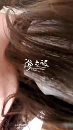 顶级调教大神，回归携多位少妇母狗调教，刺激花式玩法「海与迟」165车模冷白皮黑丝母狗车展当晚拿下，抽逼奴性M配合度非常高 截图11
