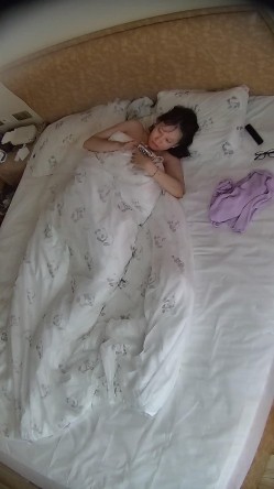 酒店偷拍大学生情侣带上碎花裙女友衣服啪啪完毕在温柔帮她穿好 截图1
