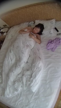 酒店偷拍大学生情侣带上碎花裙女友衣服啪啪完毕在温柔帮她穿好 截图2