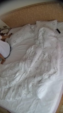 酒店偷拍大学生情侣带上碎花裙女友衣服啪啪完毕在温柔帮她穿好 截图6