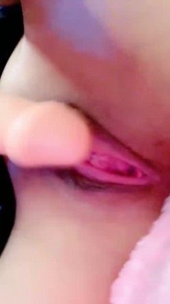 女仆装，00后小美女，【尾巴巴】，新人刚下海，蜜桃臀被男友无套内射，白虎，粉嘟嘟，超赞惹人爱 截图9