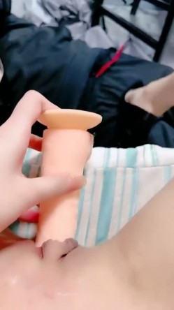 女仆装，00后小美女，【尾巴巴】，新人刚下海，蜜桃臀被男友无套内射，白虎，粉嘟嘟，超赞惹人爱 截图11
