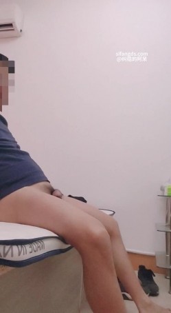 边打电话边挨操！极品粉B反差婊小女友【纠结的阿呆】超高颜值反差学妹，表面乖巧的萌妹子背地里是个小骚货 截图3