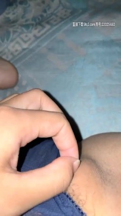 我要夹弟弟姐姐先煮饭再满足弟弟，抓着JJ舔弄骑在身上摩擦舌吻舔奶，多种姿势换着操站立后入 截图6