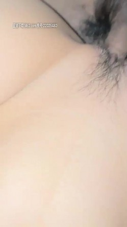 我要夹弟弟姐姐先煮饭再满足弟弟，抓着JJ舔弄骑在身上摩擦舌吻舔奶，多种姿势换着操站立后入 截图13