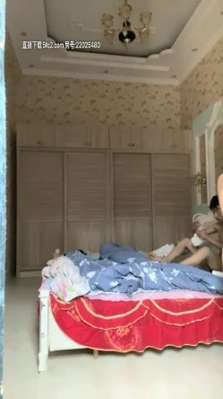 我要夹弟弟姐姐先煮饭再满足弟弟，抓着JJ舔弄骑在身上摩擦舌吻舔奶，多种姿势换着操站立后入 截图15