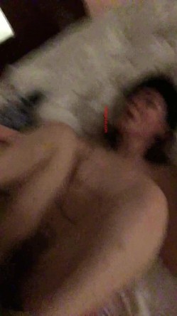 极品高颜值骚妹纸与大屌男友打炮口交激情自拍流出 多体位啪啪干到一半闺蜜来电话 完美露脸 截图3