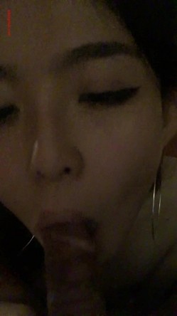 极品高颜值骚妹纸与大屌男友打炮口交激情自拍流出 多体位啪啪干到一半闺蜜来电话 完美露脸 截图14