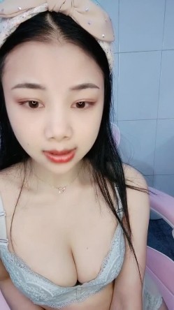 【情侣】【小曼AA】合集，天生丽质美女与男友的温情岁月，肤白貌美，大眼睛，气质真是好 截图13