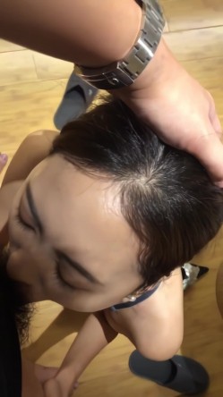佩戴价值30万劳力士土豪，玩弄真实空姐，做爱中途操尿，深喉，啪啪性爱视频泄露 截图3