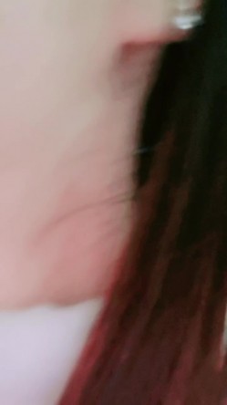 双马尾甜美长相妹子鼻子上贴个创可贴，白虎美鲍鱼自慰道具，深插到底 截图15