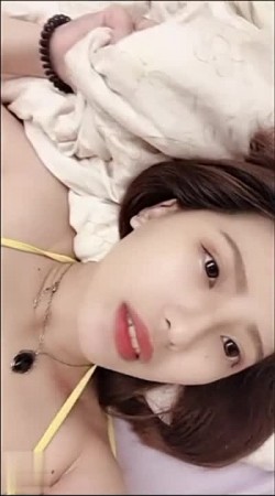 高颜值台湾巨乳骚母狗 无毛馒头穴插小怪兽玩的嗨 截图6