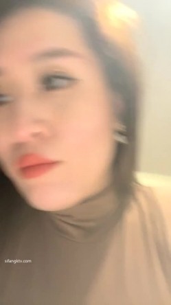 ️精品推荐 ️抖音极品大龄熟女『牛奶秋刀姨』下海直播性情展示12V 讲诉和小哥水性杨花的故事 截图2