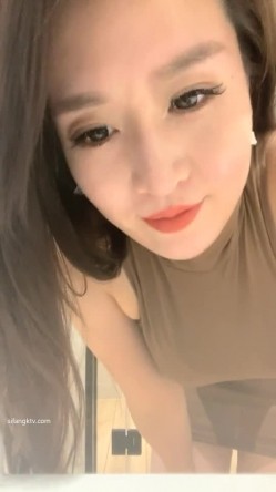 ️精品推荐 ️抖音极品大龄熟女『牛奶秋刀姨』下海直播性情展示12V 讲诉和小哥水性杨花的故事 截图5