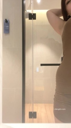 ️精品推荐 ️抖音极品大龄熟女『牛奶秋刀姨』下海直播性情展示12V 讲诉和小哥水性杨花的故事 截图7