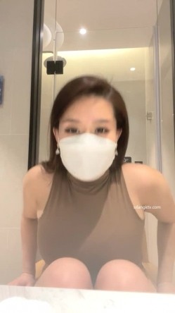 ️精品推荐 ️抖音极品大龄熟女『牛奶秋刀姨』下海直播性情展示12V 讲诉和小哥水性杨花的故事 截图13