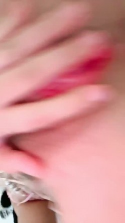 梦寐以求的女神下海！~【绵绵冰】逆天颜值，最强尺度，值得撸，黑丝美腿，水汪 截图16