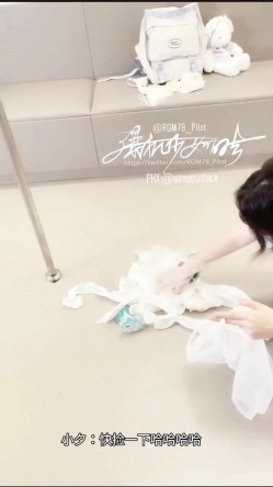 【超美高端 ️罕见露脸露点】极品CosPlay爆机少女【喵小吉】纯欲系新作《深夜地铁》极致粉穴豪乳露出 超清4K原版 截图1
