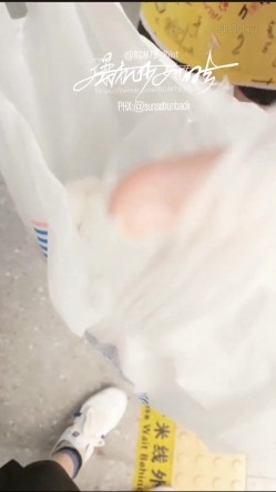 【超美高端 ️罕见露脸露点】极品CosPlay爆机少女【喵小吉】纯欲系新作《深夜地铁》极致粉穴豪乳露出 超清4K原版 截图12