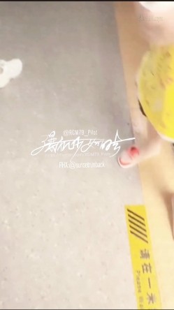 【超美高端 ️罕见露脸露点】极品CosPlay爆机少女【喵小吉】纯欲系新作《深夜地铁》极致粉穴豪乳露出 超清4K原版 截图14