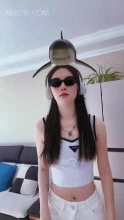 国产情侣不雅流出,某职专院校美女学姐,看起来清秀文静,男友面前非常臊 截图1