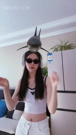 国产情侣不雅流出,某职专院校美女学姐,看起来清秀文静,男友面前非常臊 截图3