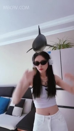 国产情侣不雅流出,某职专院校美女学姐,看起来清秀文静,男友面前非常臊 截图4