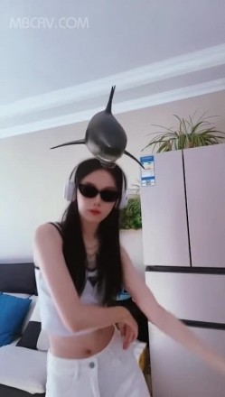 国产情侣不雅流出,某职专院校美女学姐,看起来清秀文静,男友面前非常臊 截图5