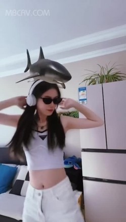 国产情侣不雅流出,某职专院校美女学姐,看起来清秀文静,男友面前非常臊 截图6