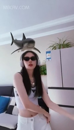 国产情侣不雅流出,某职专院校美女学姐,看起来清秀文静,男友面前非常臊 截图7