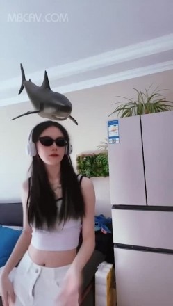 国产情侣不雅流出,某职专院校美女学姐,看起来清秀文静,男友面前非常臊 截图9