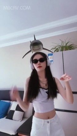 国产情侣不雅流出,某职专院校美女学姐,看起来清秀文静,男友面前非常臊 截图10