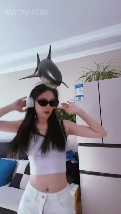 国产情侣不雅流出,某职专院校美女学姐,看起来清秀文静,男友面前非常臊 截图14