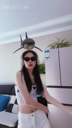国产情侣不雅流出,某职专院校美女学姐,看起来清秀文静,男友面前非常臊 截图15