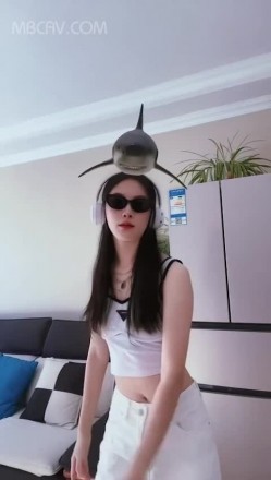 国产情侣不雅流出,某职专院校美女学姐,看起来清秀文静,男友面前非常臊 截图16