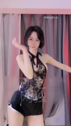 【抖音泄密】，反差大学生【冰糖炖橙子】，顶级颜值身材 一对一自慰+露点最大尺度 截图2