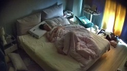 酒店偷拍假期放假不回家情侣后续 气质眼镜女友化完妆变高冷旗袍女神让男友后入爽干 截图1